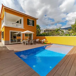 The Yellow House By Lovelystay Funchal (Madeira)
