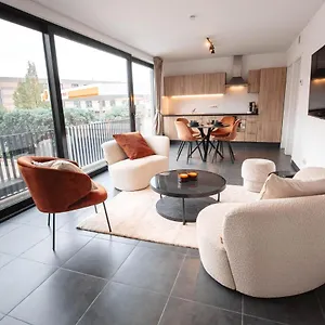 https://ky-new-hotel-apartment-2-500m-to-airport.brusselshotelsbook.com